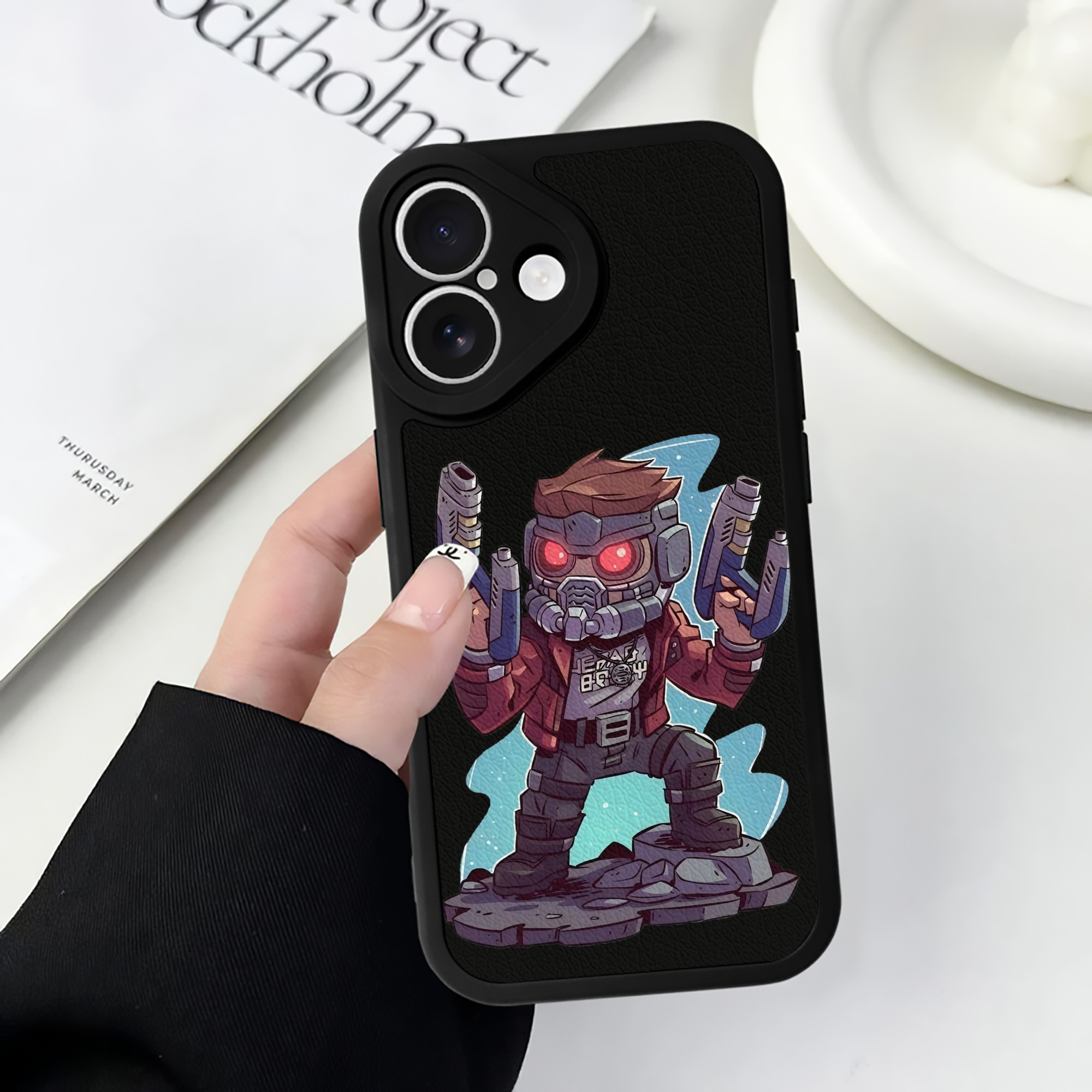 （画像用） アベンジャーズ The Avengers 【iPhone 16シリーズ対応】シリコンスマホケース（レザー調） 材質：シリコン